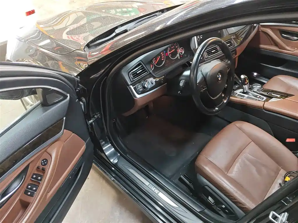 BMW 5 Series 2014 528Li Leading Edition фото 12