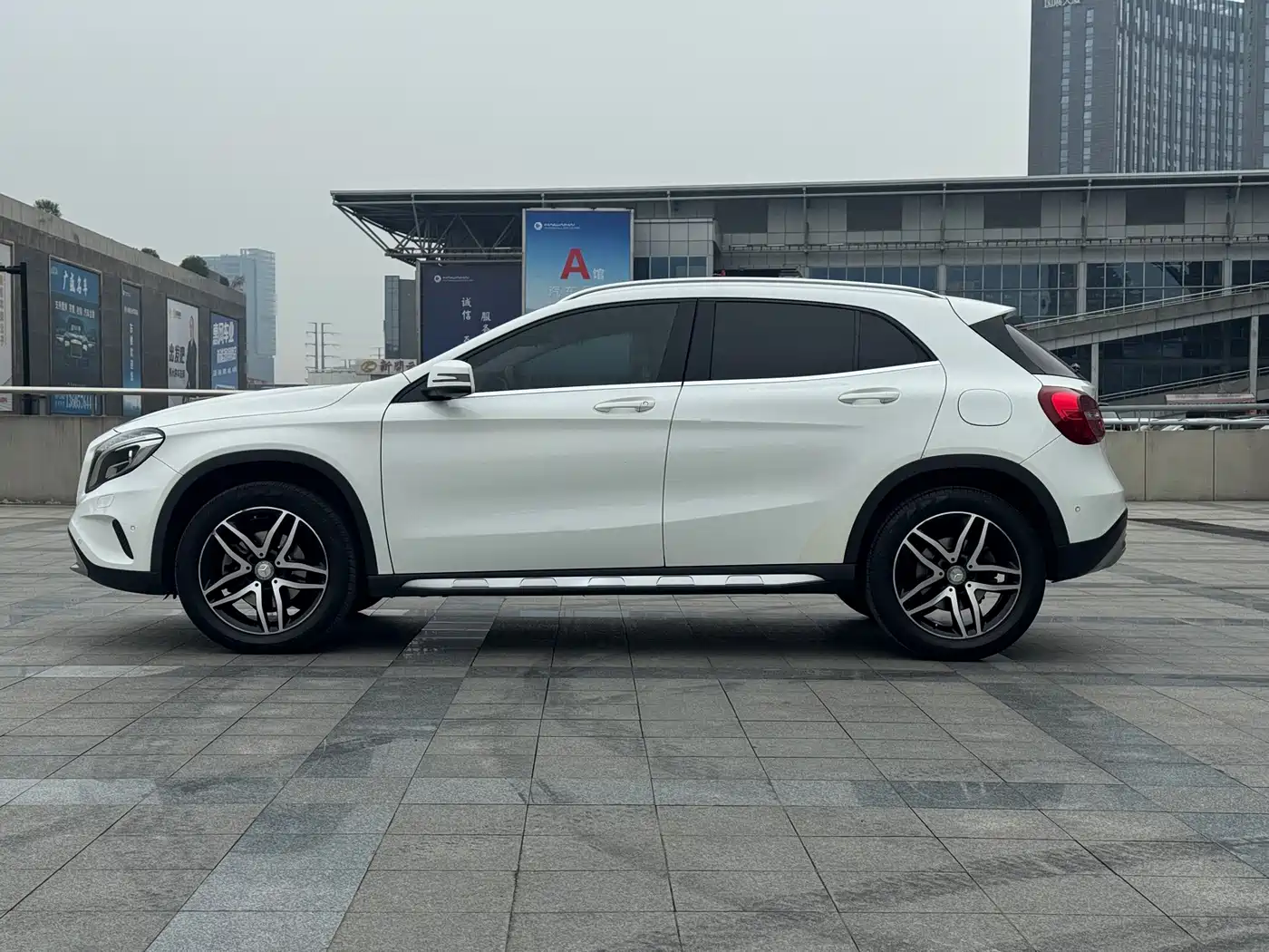 Mercedes-Benz GLA 2015 GLA 220 4MATIC Fashion Edition фото 8