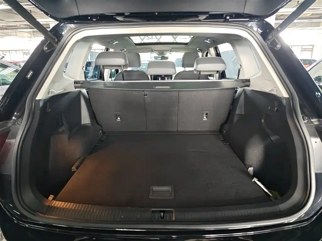 Volkswagen Tiguan L 2023 330TSI Auto 2WD R-Line Premium Edition фото 15