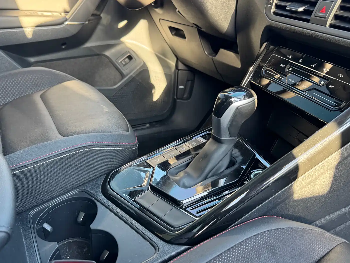 Volkswagen Tayron 2022 330TSI 2WD Luxury Smart Connect Edition фото 20
