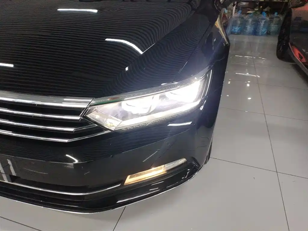 Volkswagen Magotan 2018 330TSI DSG Luxury фото 3