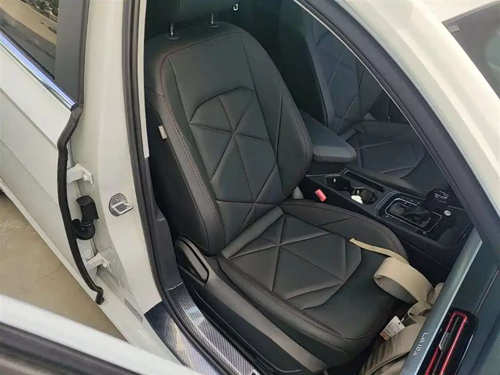 Volkswagen Lavida 2024 Model 300TSI DSG Starlight Leading Edition фото 25