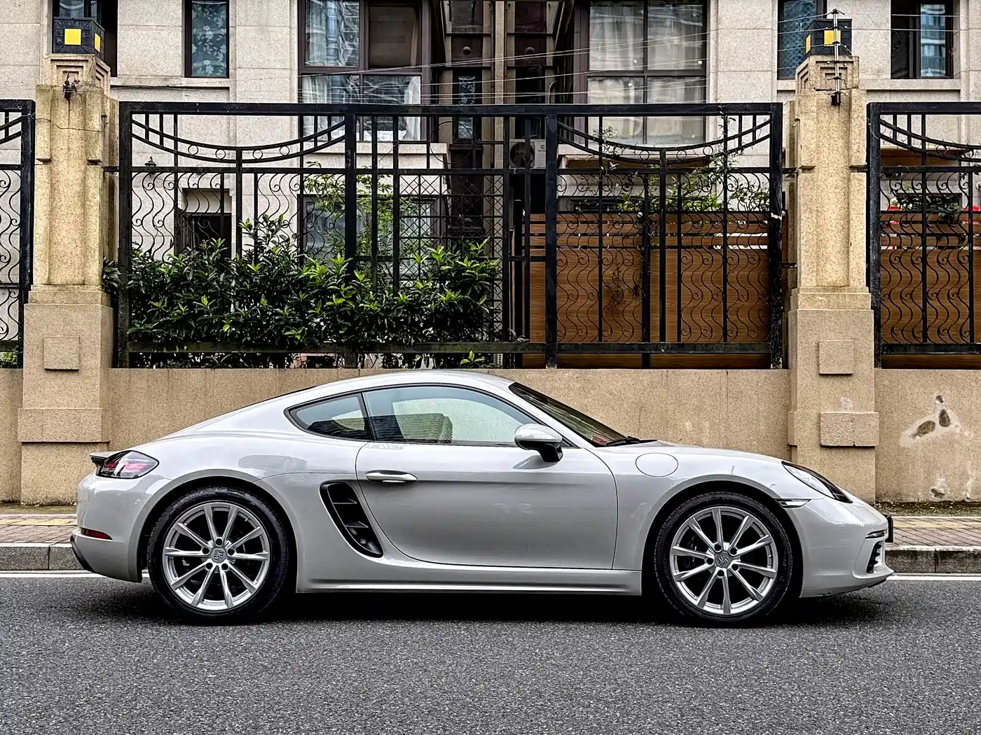 Porsche 718 2023 Cayman Style Edition 2.0T фото 3
