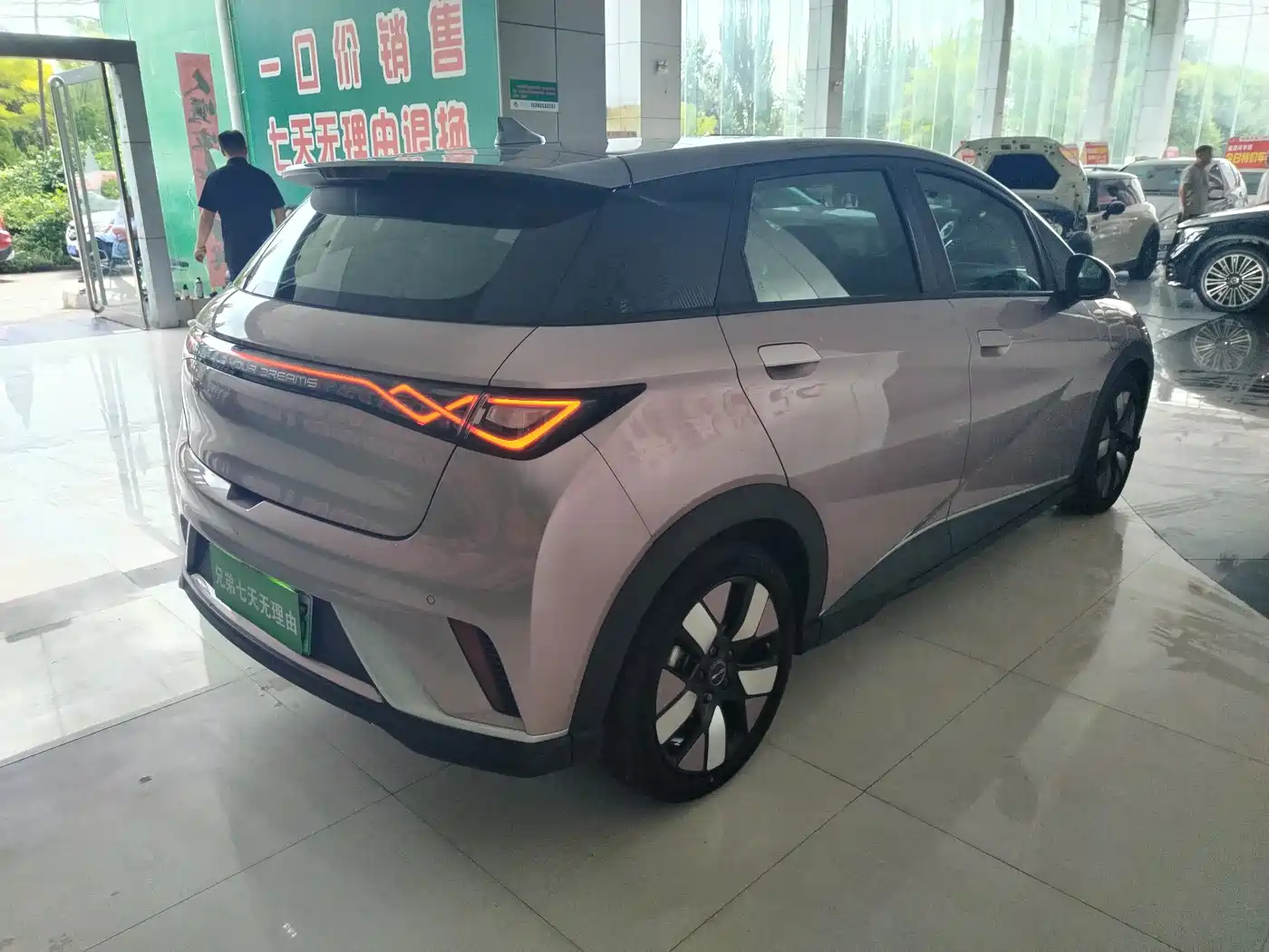 Фото 10 - BYD Dolphin
