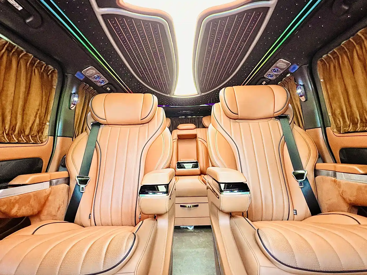 Mercedes-Benz Vito 2023 2.0T Business 7-Seater фото 17