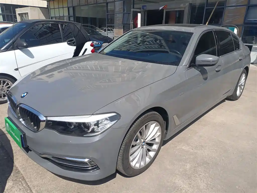 BMW 5 Series 2018 525Li Luxury Package