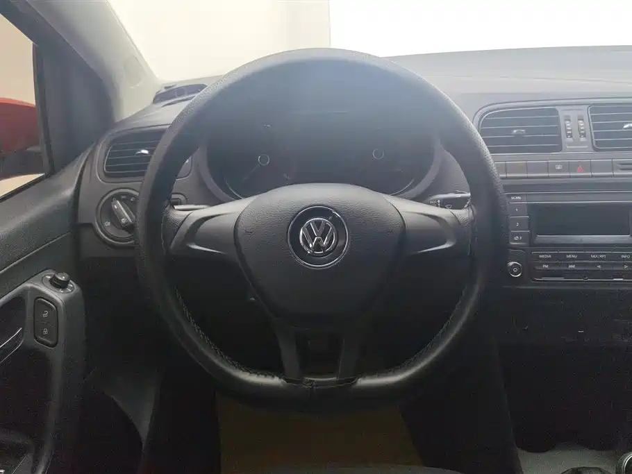 Volkswagen Polo 2016 1.4L Manual Trend фото 15