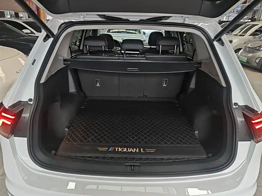 Volkswagen Tiguan L 2024 330TSI Automatic 2WD R-Line Premium Enjoyment Edition фото 15