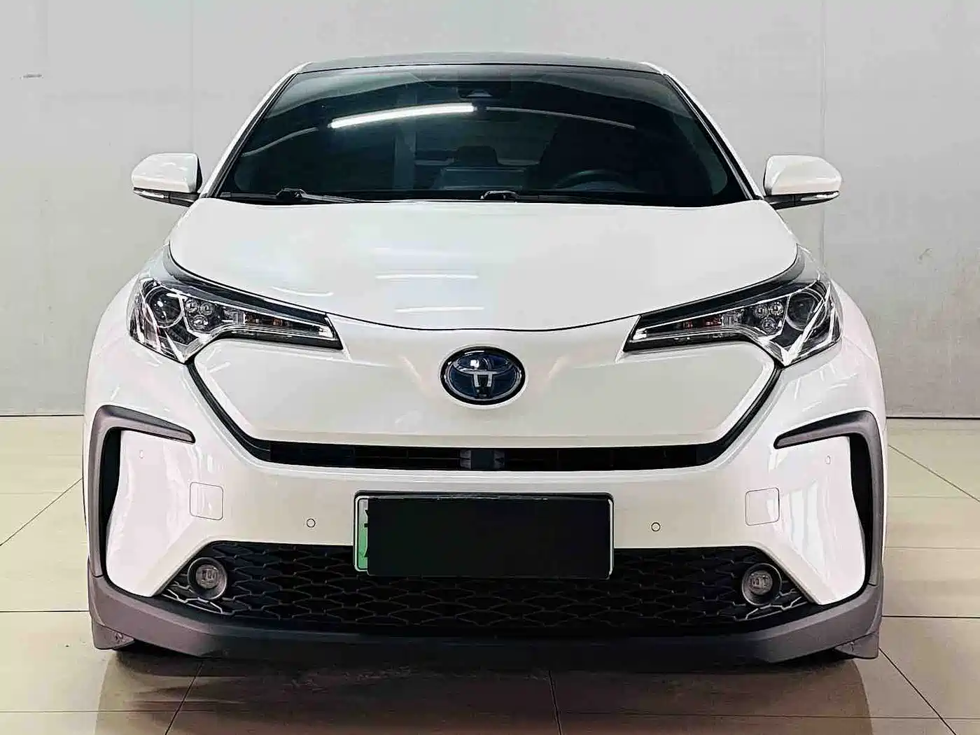 Toyota C-HR EV 2020 Luxury Sunroof Edition фото 2