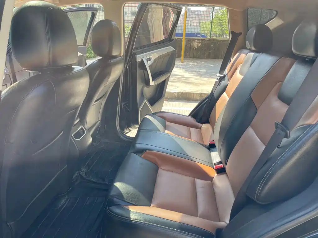 Фото 8 - Geely Emgrand X6