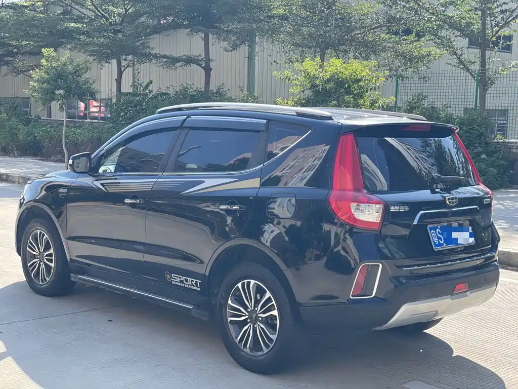 Фото 4 - Geely Emgrand X6