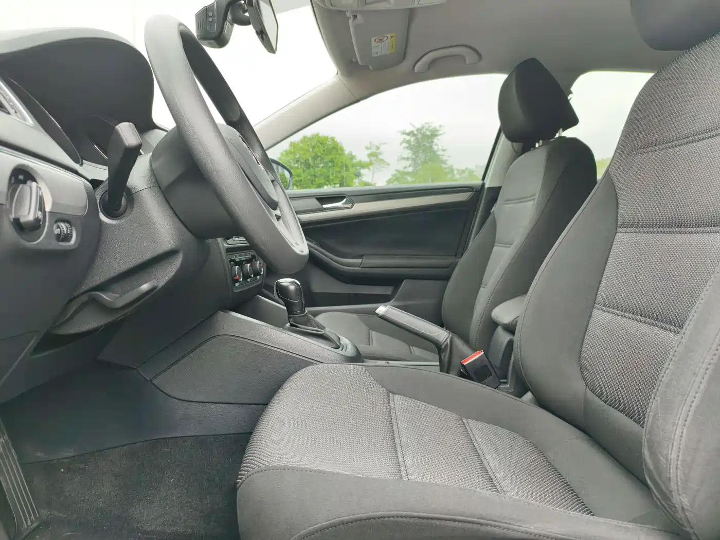 Volkswagen Sagitar 2018 1.6L Automatic Fashion фото 14