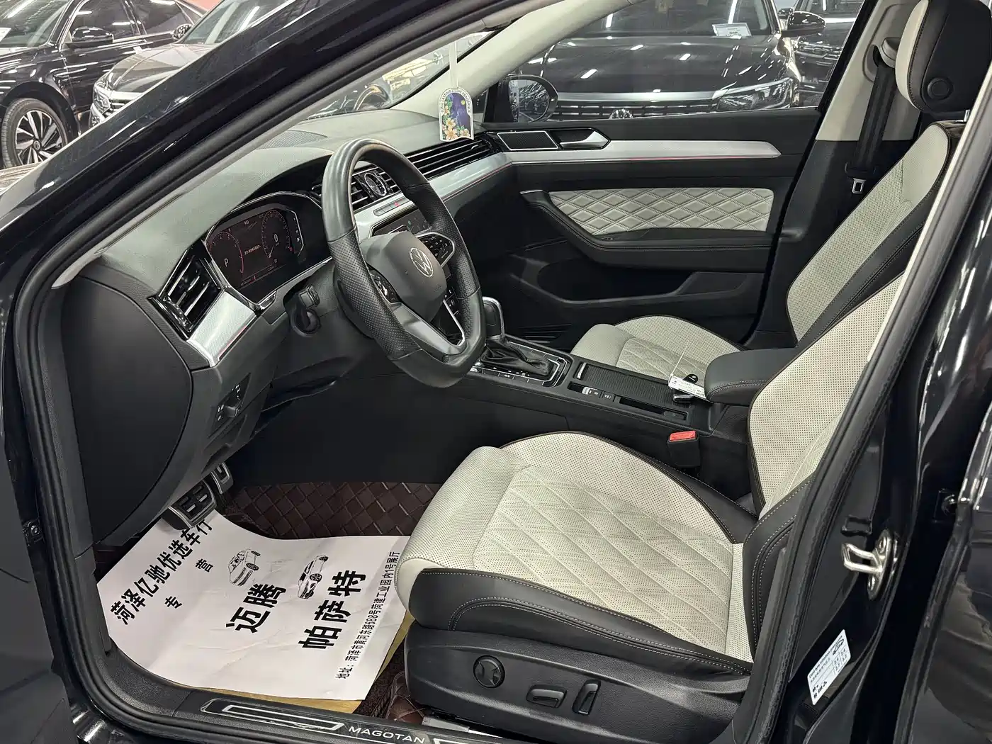 Volkswagen Magotan 2023 Model 2 Million Commemorative Edition 330TSI DSG Luxury фото 7