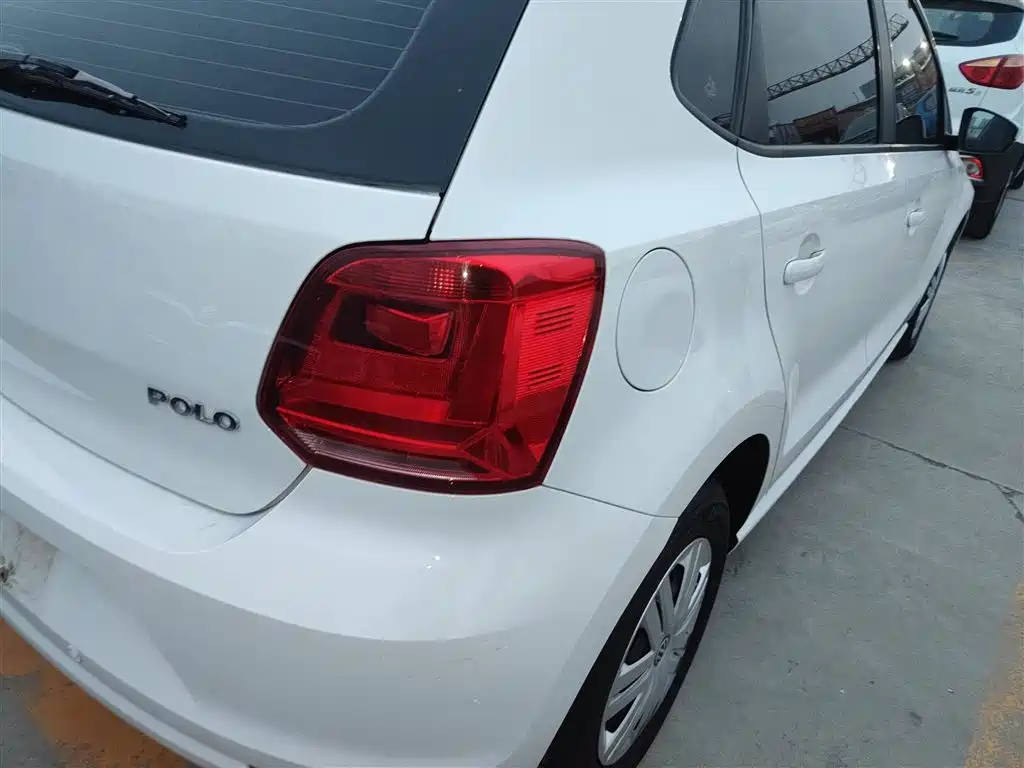 Volkswagen Polo 2016 1.4L Automatic Trend фото 24