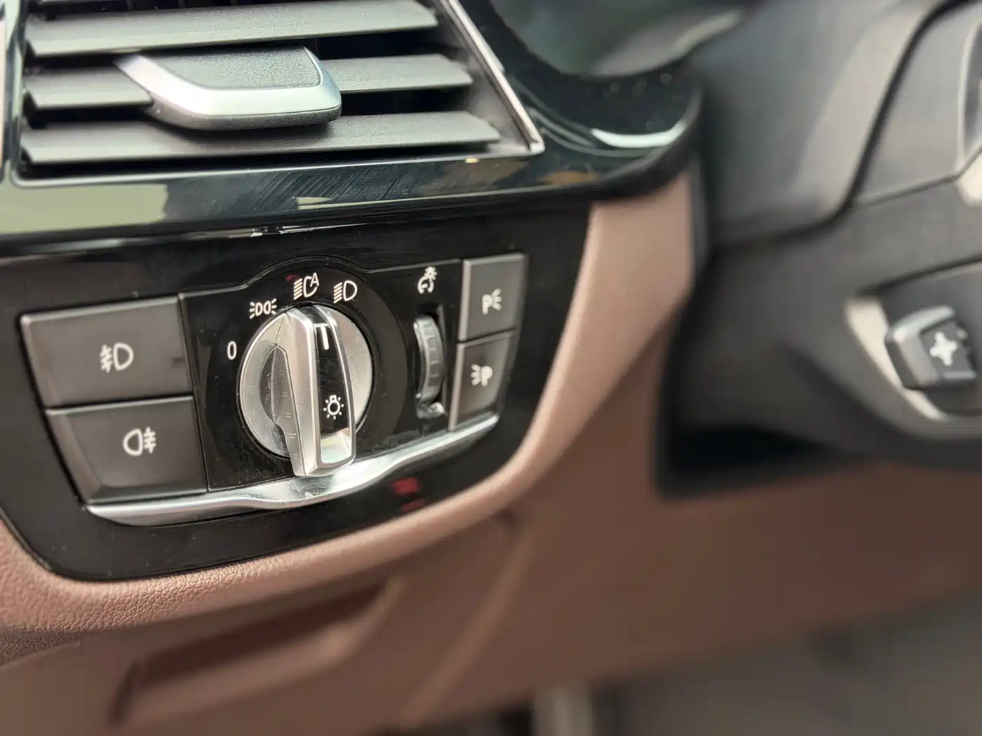BMW 5 Series 2019 525Li M Sport Package фото 19