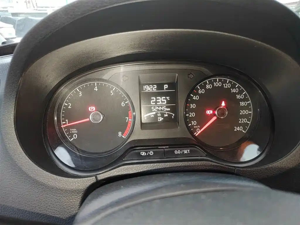 Volkswagen Polo 2016 1.4L Automatic Trend фото 8