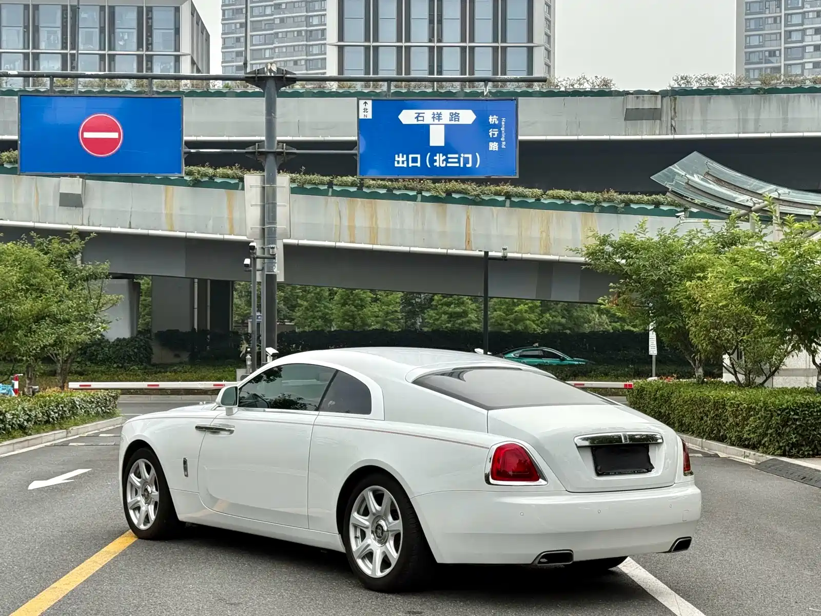 Фото 9 - Rolls-Royce Wraith