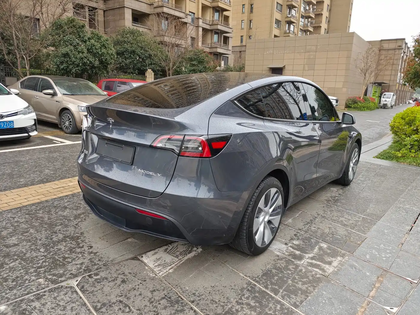 TESLA MODEL Y