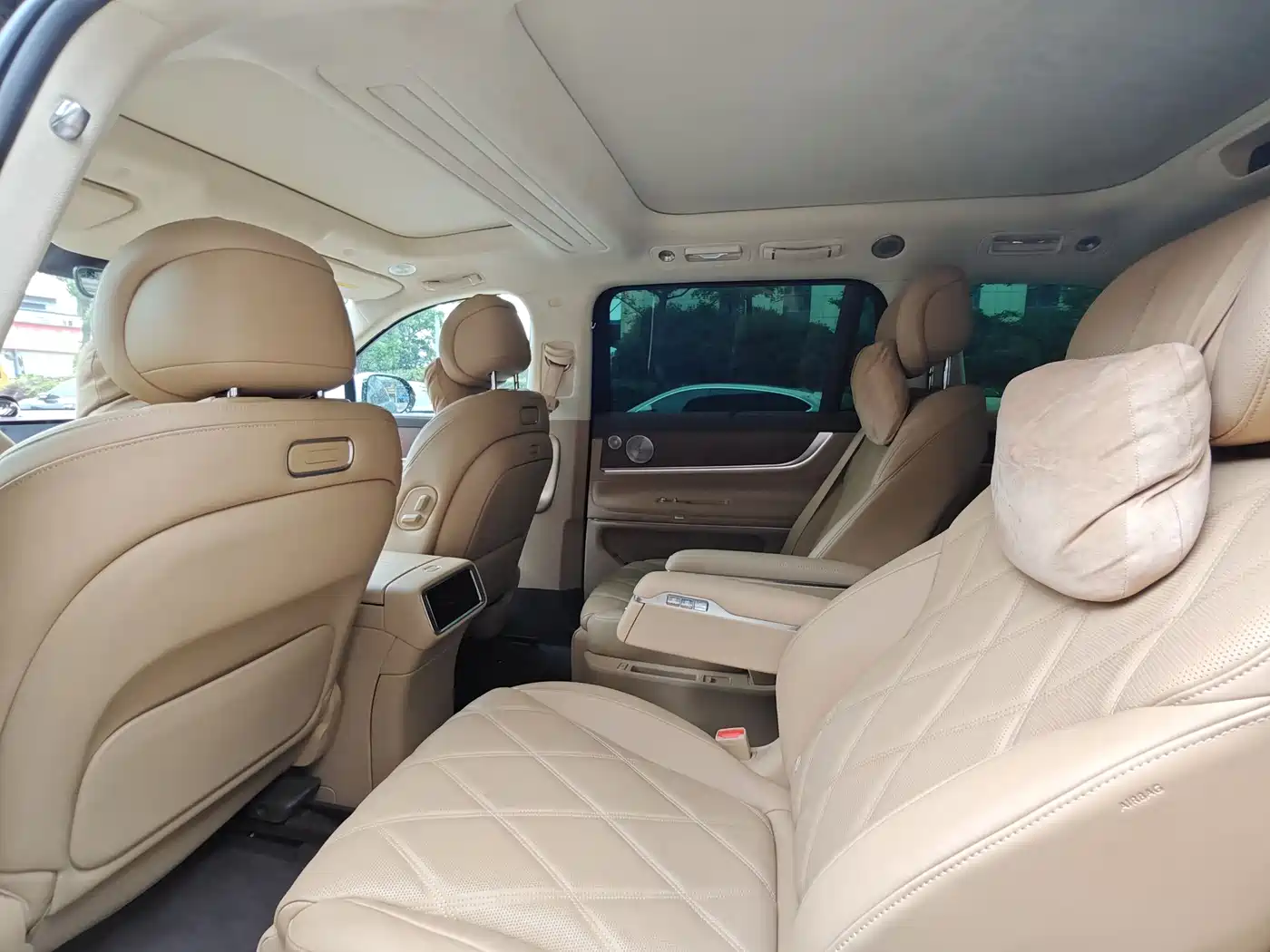 AITO Wenjie AITO M9 2025 Extended Range Ultra 52kWh 6-Seater фото 12