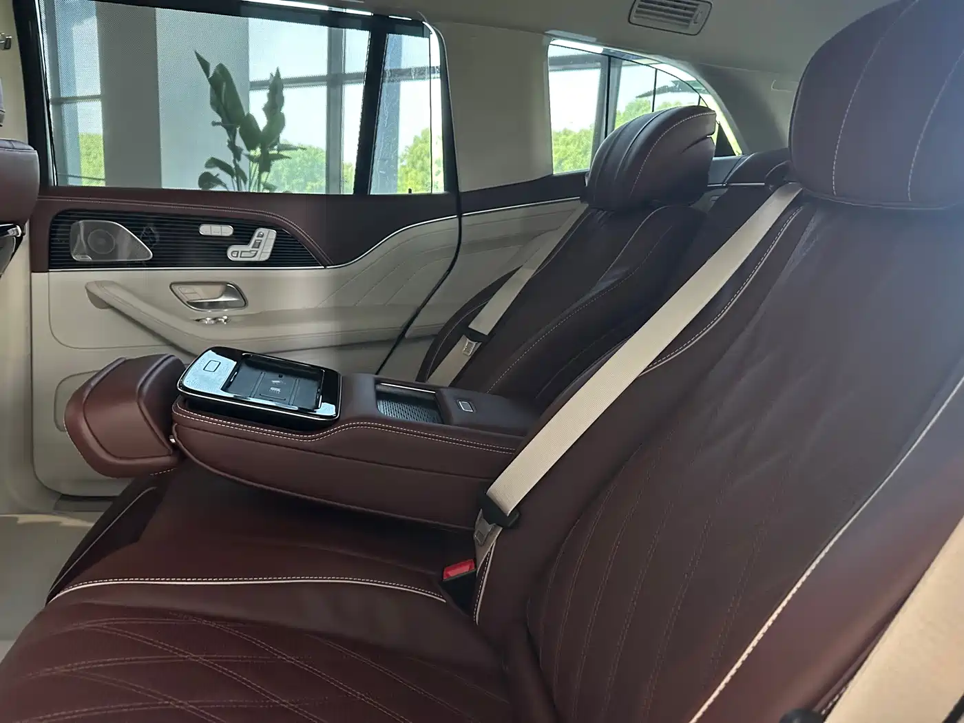Mercedes-Benz Maybach GLS 2026 GLS 480 4MATIC Liyi Edition фото 12