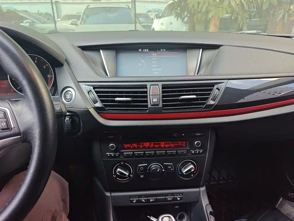 BMW X1 2015 Model sDrive18i Fashion Advanced Edition фото 14