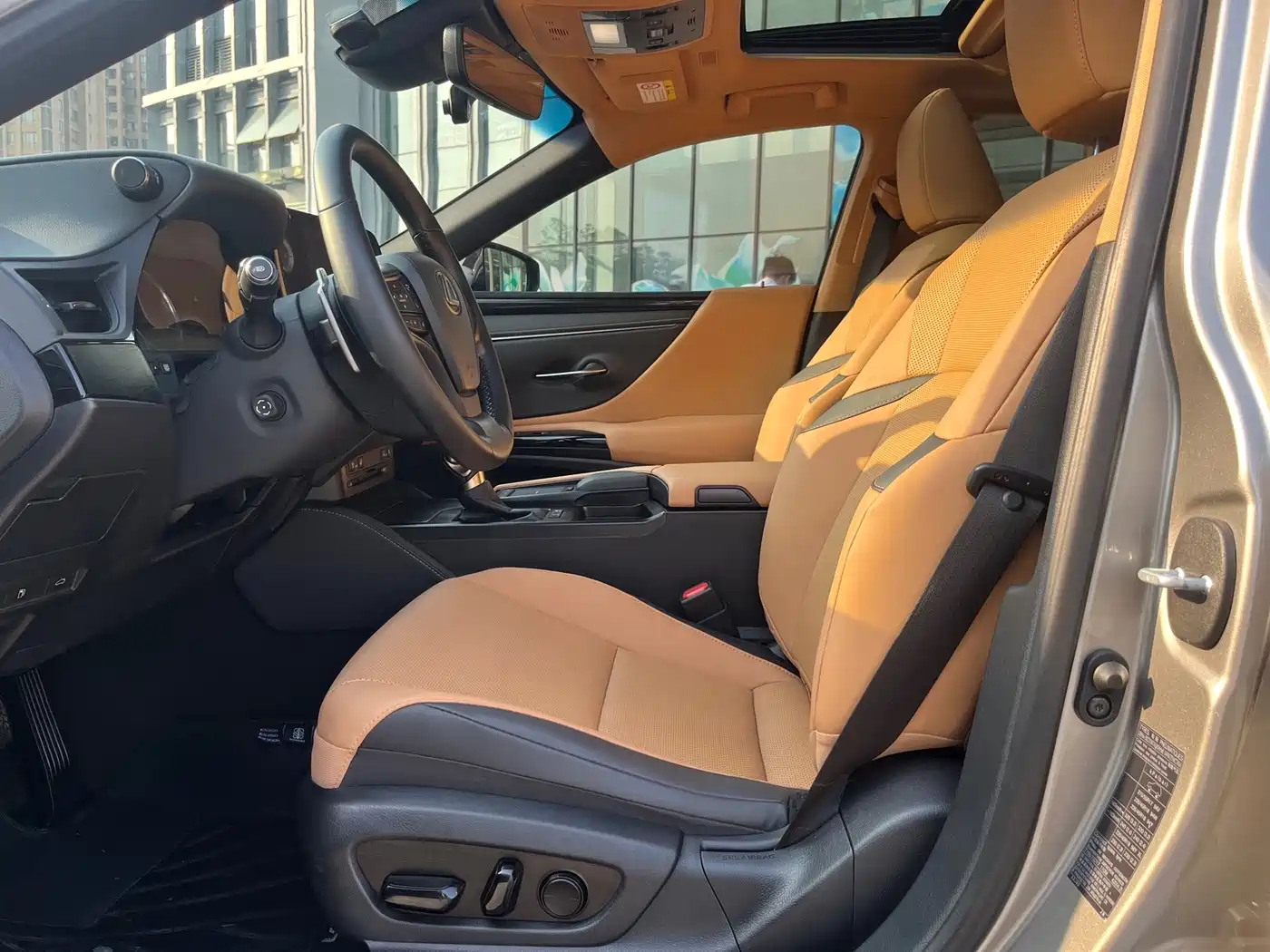 Lexus ES 2022 300h Ultimate Edition фото 9