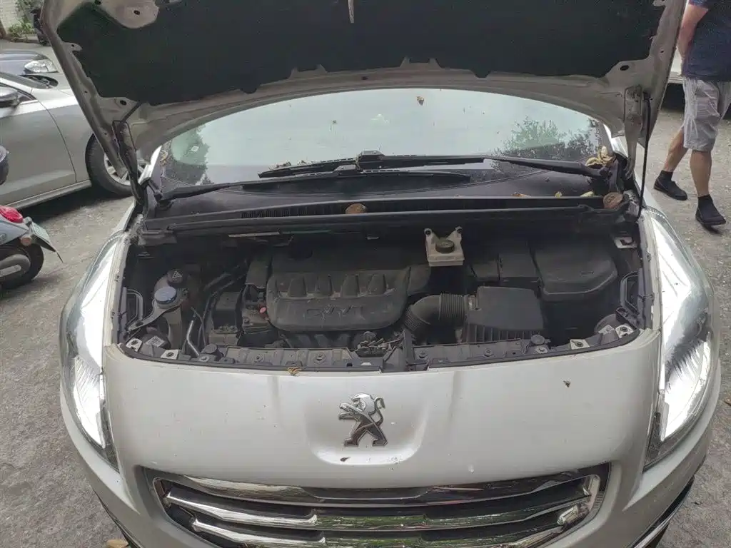 Peugeot 3008 2015 2.0L Automatic Classic Edition фото 16