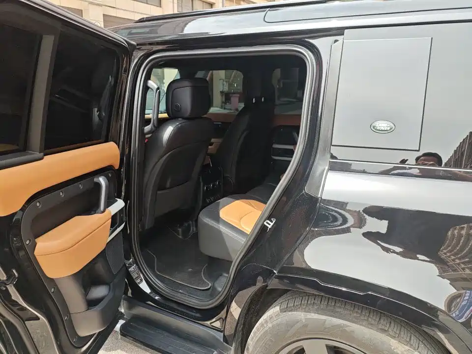 Land Rover Defender 2024 110 3.0T P400 X-DYNAMIC HSE фото 9