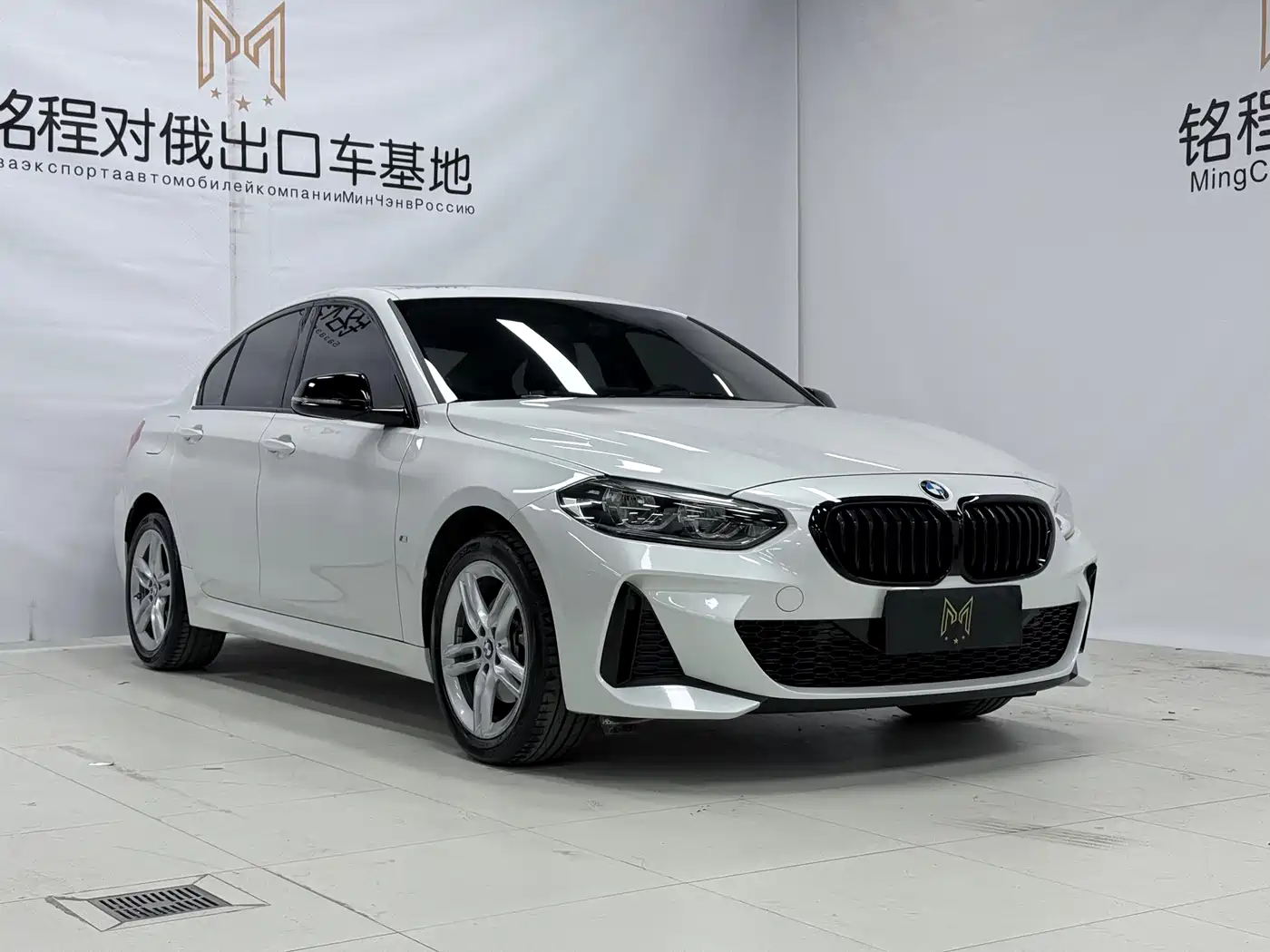 BMW 1 Series 2021 120i M Sport Shadow Edition фото 3