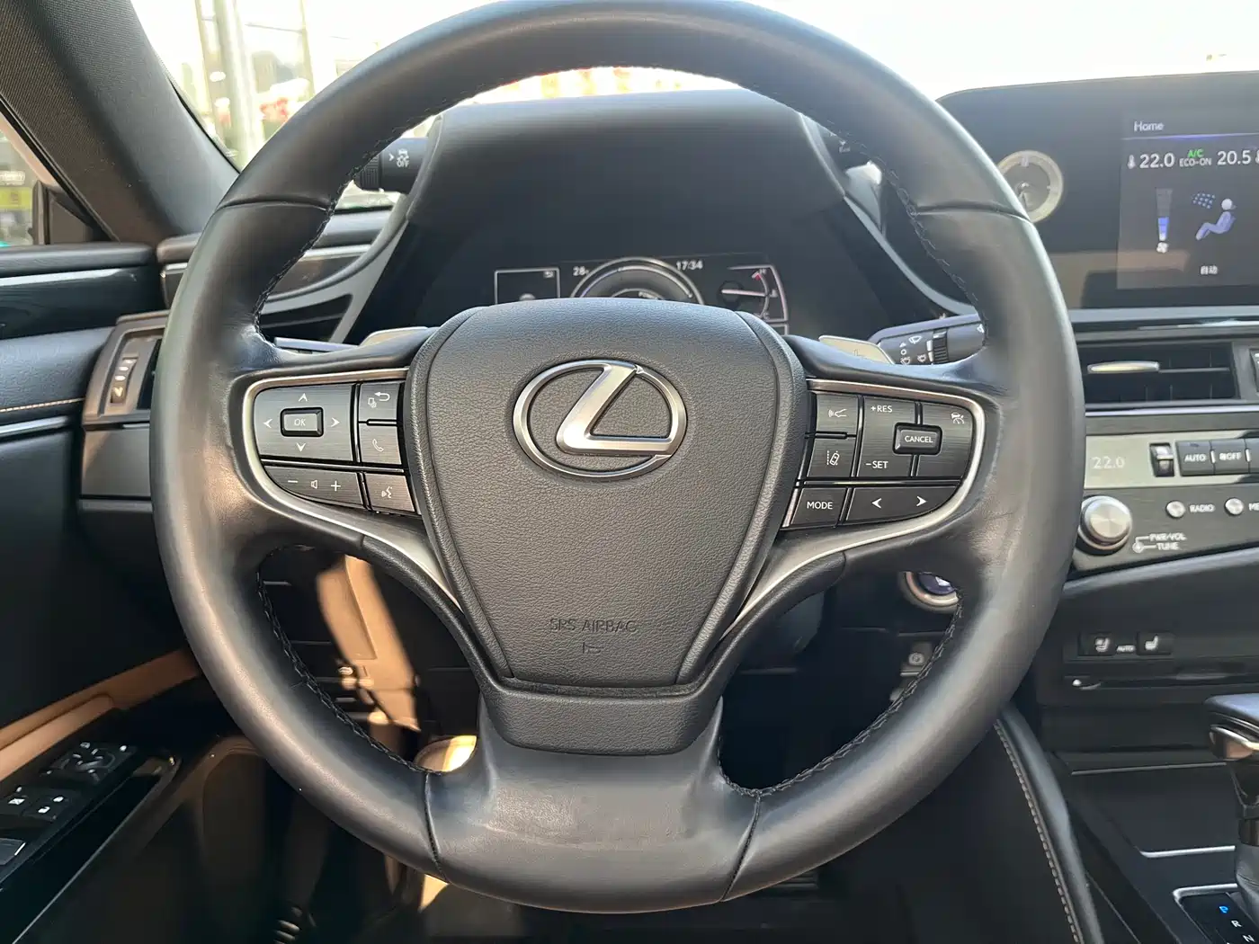 Lexus ES 2022 300h Ultimate Edition фото 16
