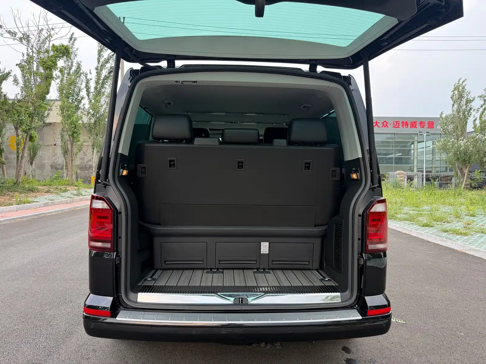 Фото 24 - Volkswagen Multivan