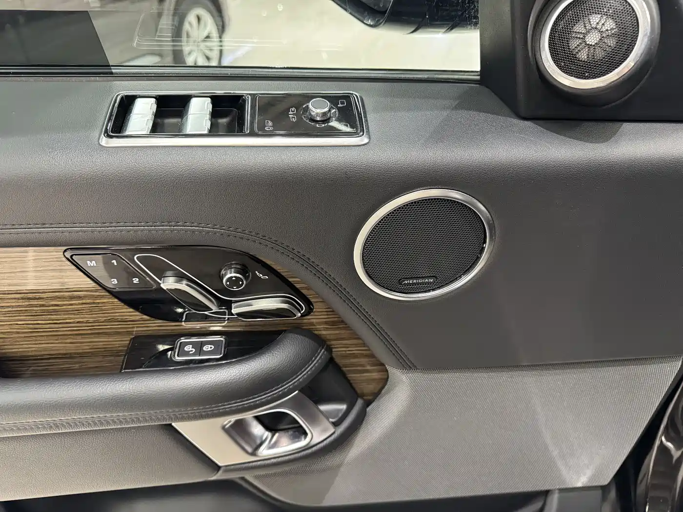 Land Rover Range Rover 2019 3.0 SC V6 Golden Age Edition фото 10