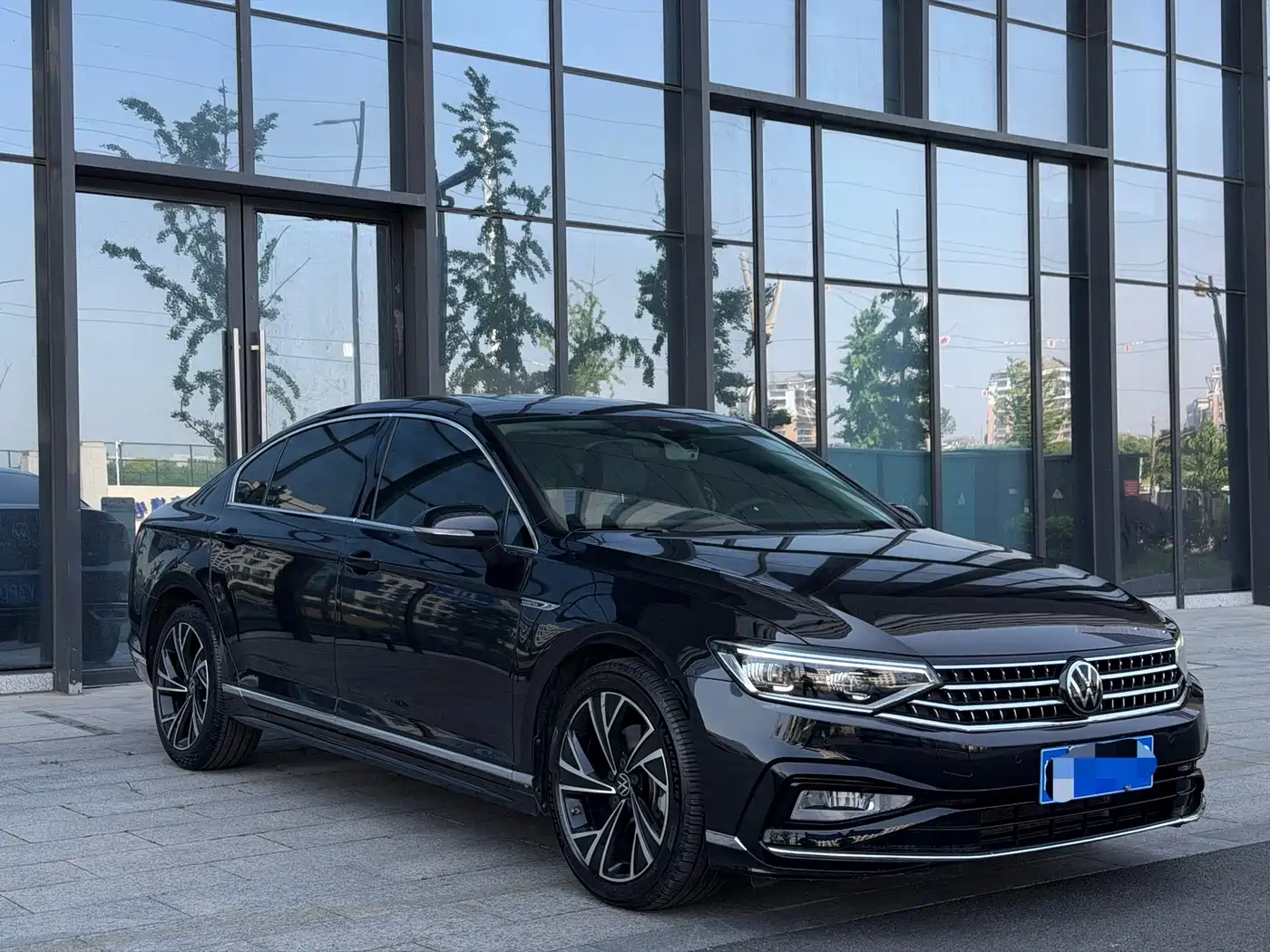 Volkswagen Magotan 2023 Model 2 Million Commemorative Edition 330TSI DSG Luxury фото 3