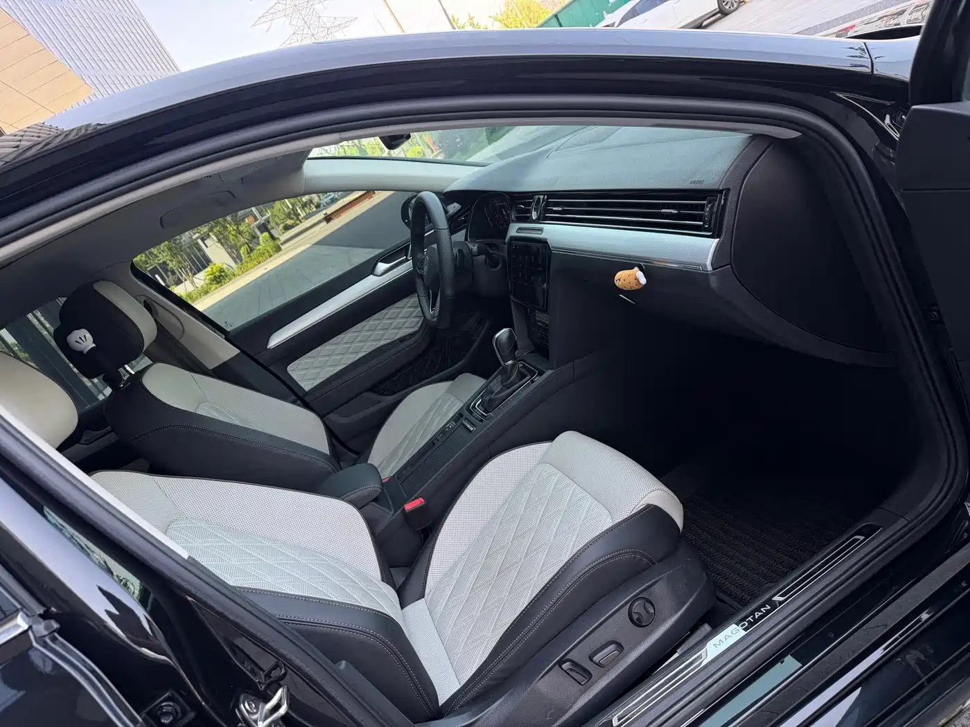 Volkswagen Magotan 2023 Model 2 Million Commemorative Edition 330TSI DSG Luxury фото 13