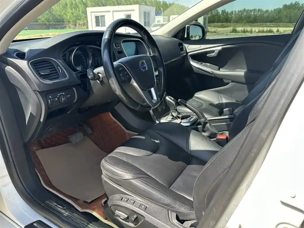 Фото 8 - Volvo V40