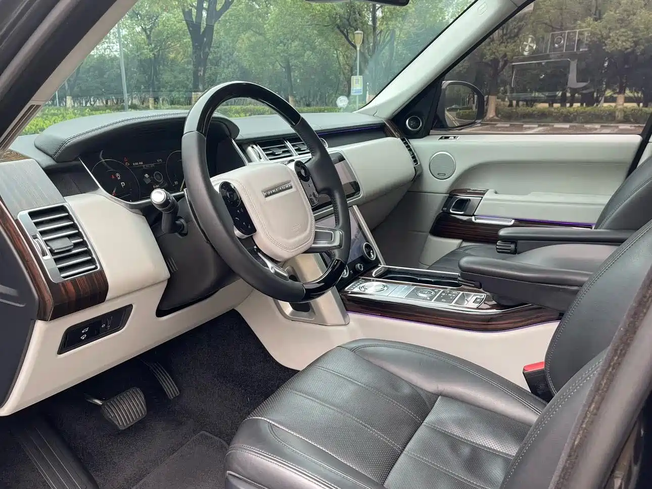 Land Rover Range Rover 2015 3.0 SC V6 Vogue SE Genesis Extended Edition фото 7