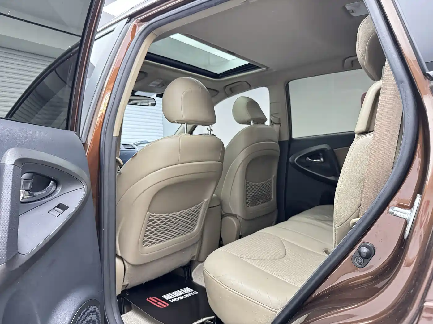 Toyota RAV4 Rongfang 2011 2.0L Automatic Luxury Edition фото 6