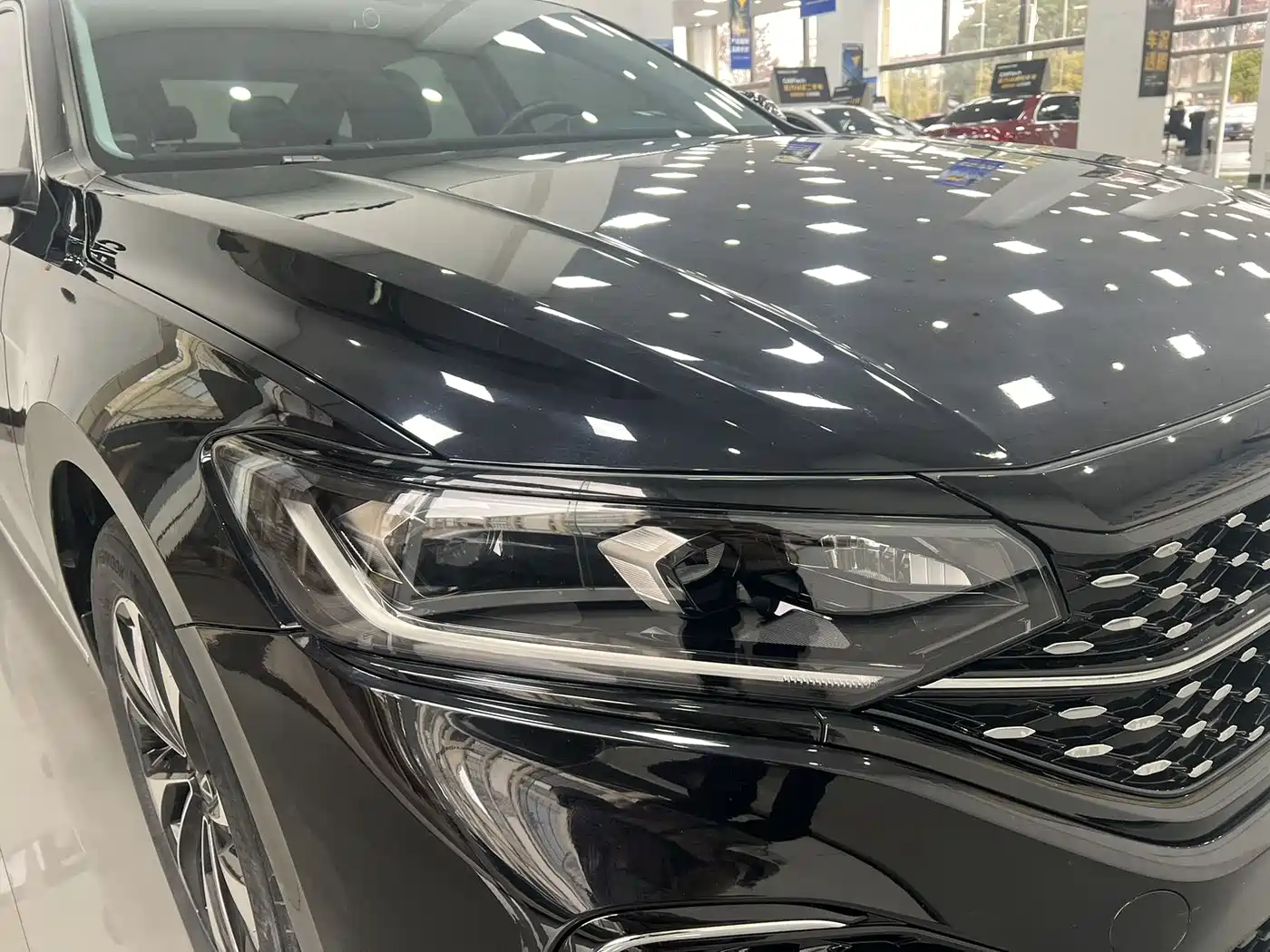 Volkswagen Passat 2023 330TSI Starlight Elite Edition фото 4