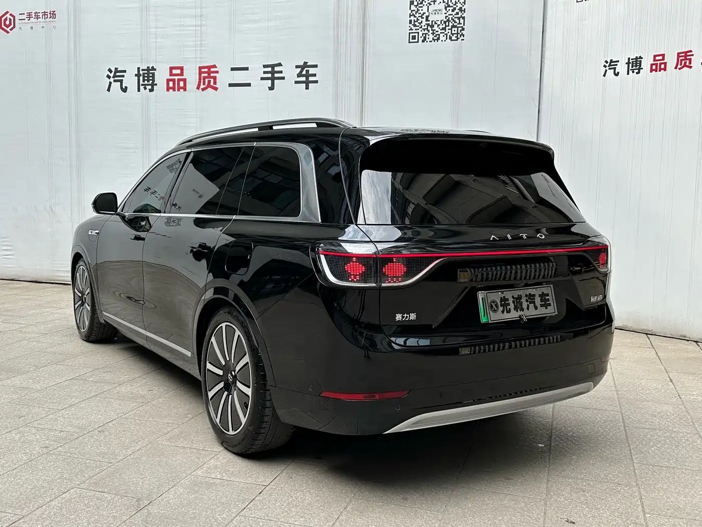 AITO Wenjie AITO M9 2024 Range Extender Max Edition 42kWh 6-seater фото 7