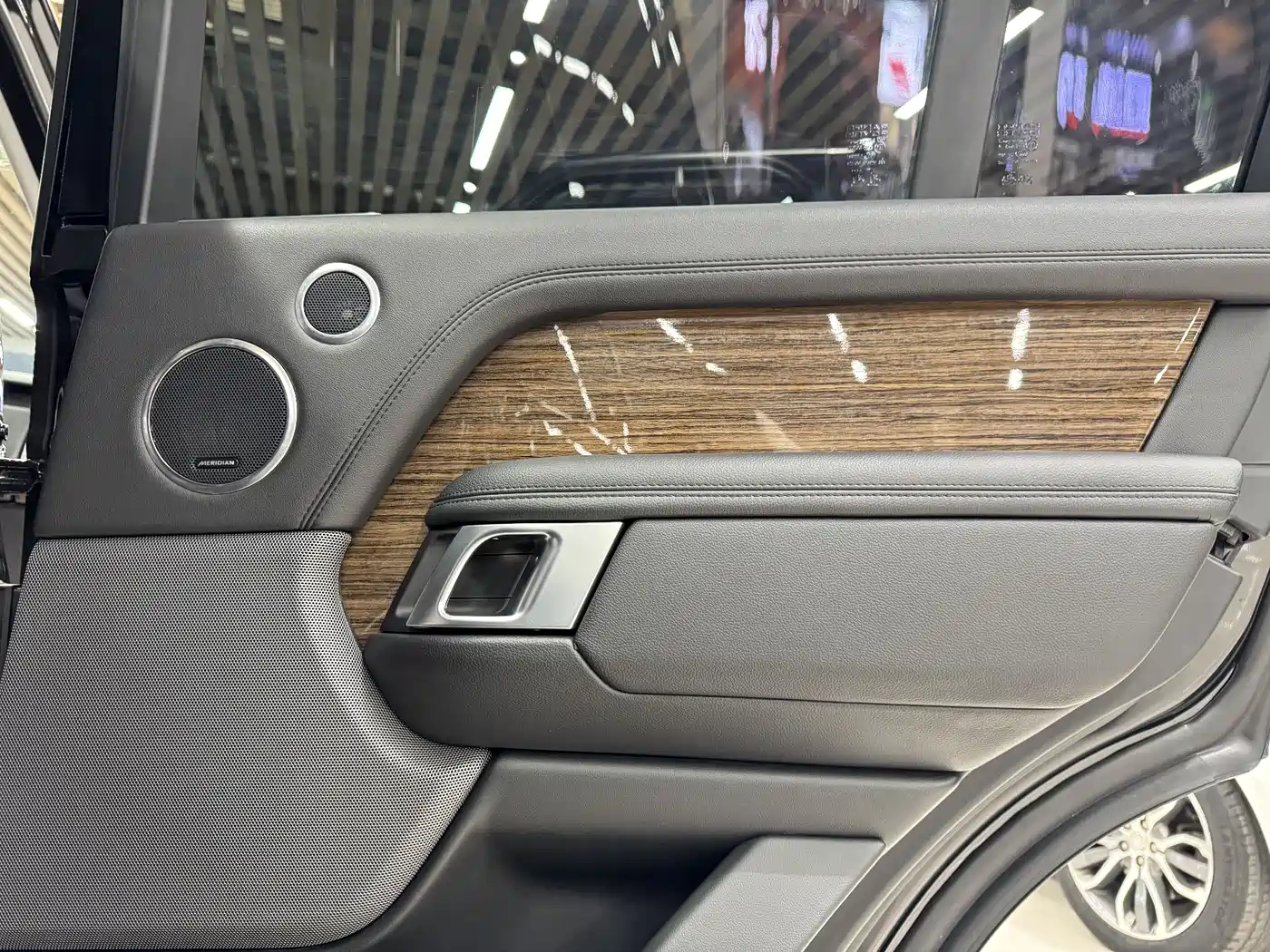 Land Rover Range Rover 2019 3.0 SC V6 Golden Age Edition фото 15