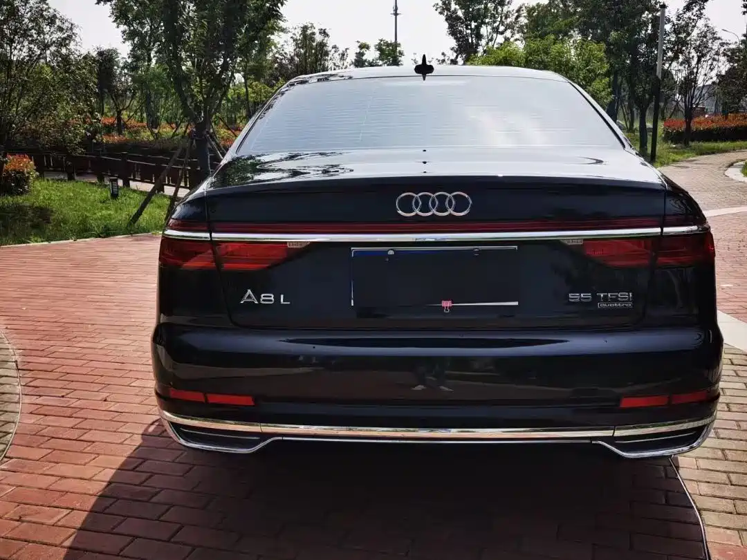 Фото 9 - Audi A8