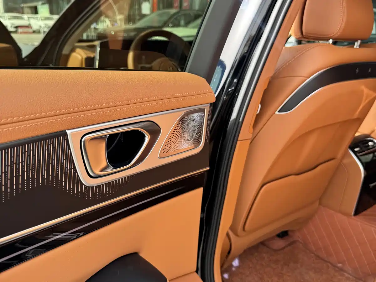 Hongqi H9 2025 Facelift 2.0T 2WD Flagship Luxury Business Edition 5-seater фото 12