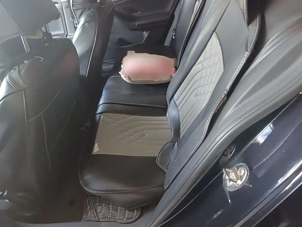 Volkswagen Sagitar 2015 1.6L Manual Comfort фото 17