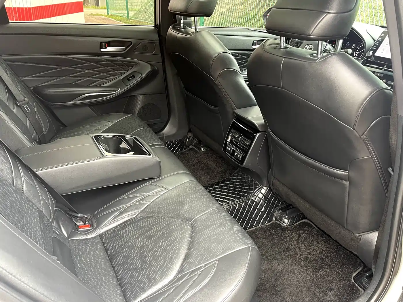 Toyota Avalon 2019 Hybrid 2.5L XLE Premium Edition China V фото 17