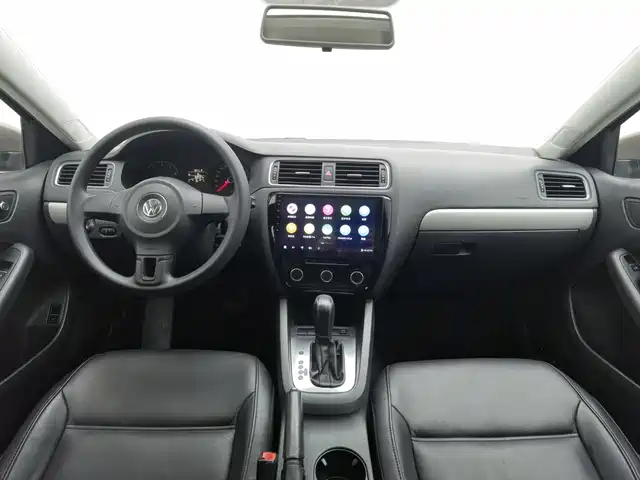 Volkswagen Sagitar 2012 1.6L Automatic Comfort Type — фото 5