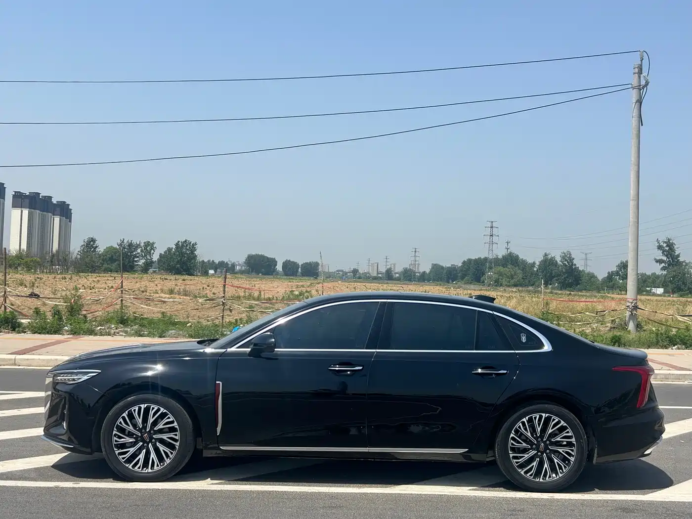 Hongqi H5 2025 2.0T Automatic Flag Celebration 500,000 Units Anniversary Edition фото 4