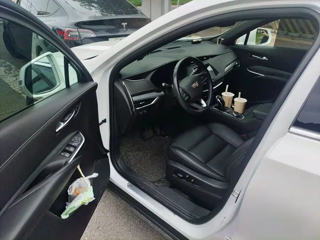Cadillac XT4 2022 28T FWD Luxury фото 17