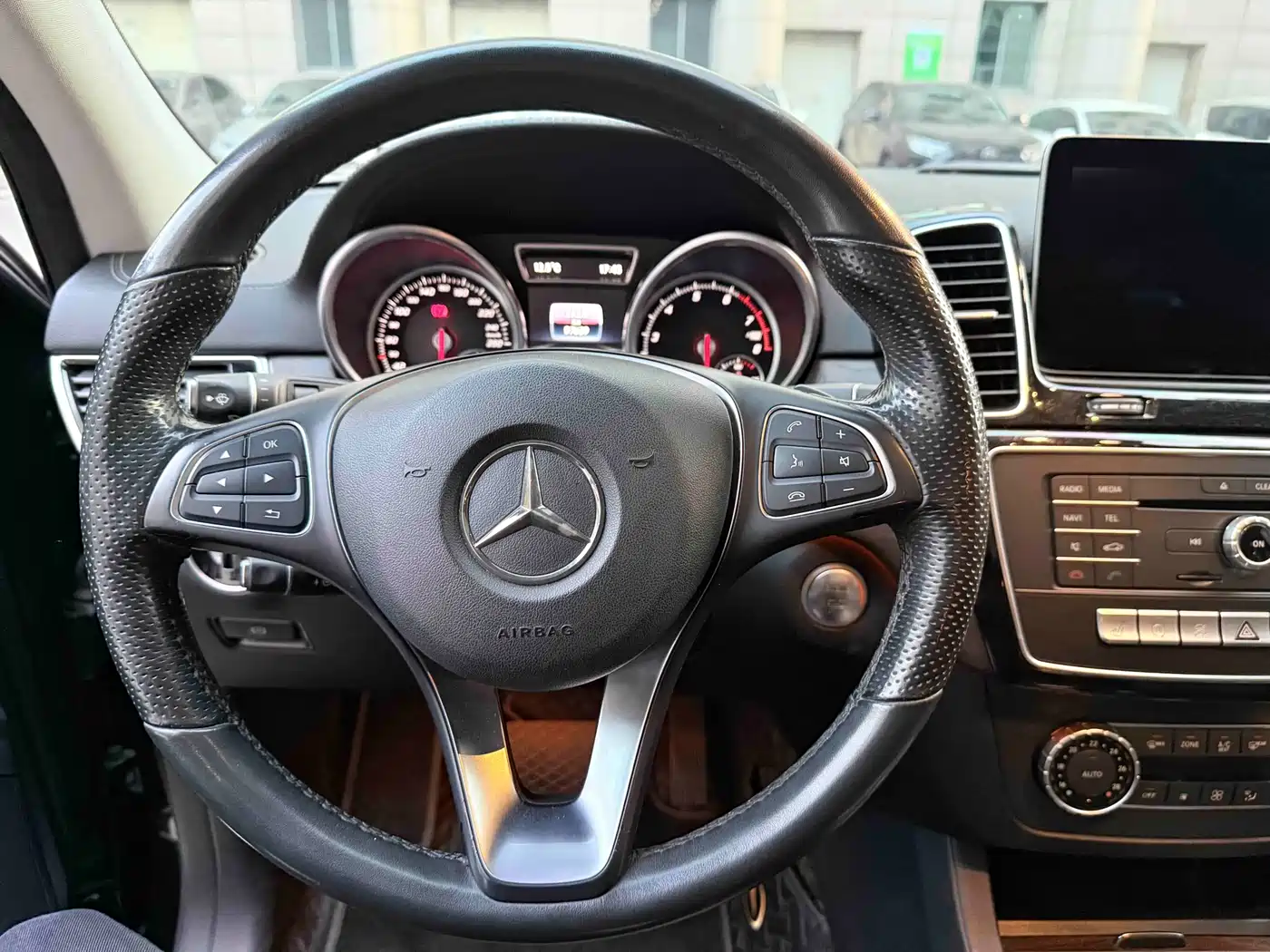 Mercedes-Benz GLE 2016 GLE 320 4MATIC Luxury фото 17
