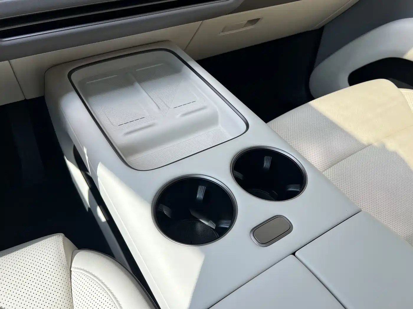 Photo 14 - Li Auto Li i8
