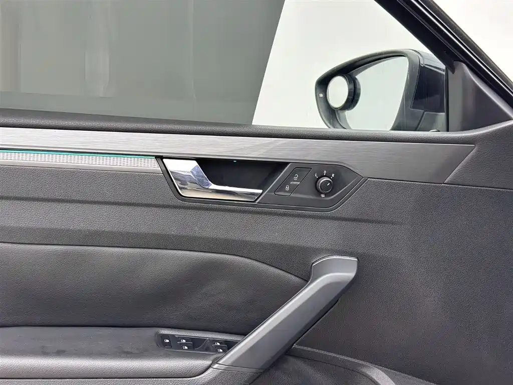 Volkswagen Passat 2017 330TSI DSG Prestige фото 15